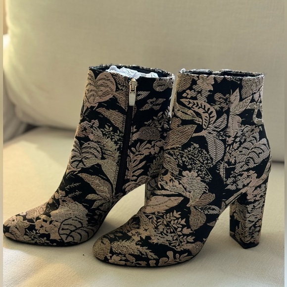 Neiman Marcus Bucasia Floral Brocade Ankle Boot | Color: Black, Gold | Size: 10 - Picture 2 of 14